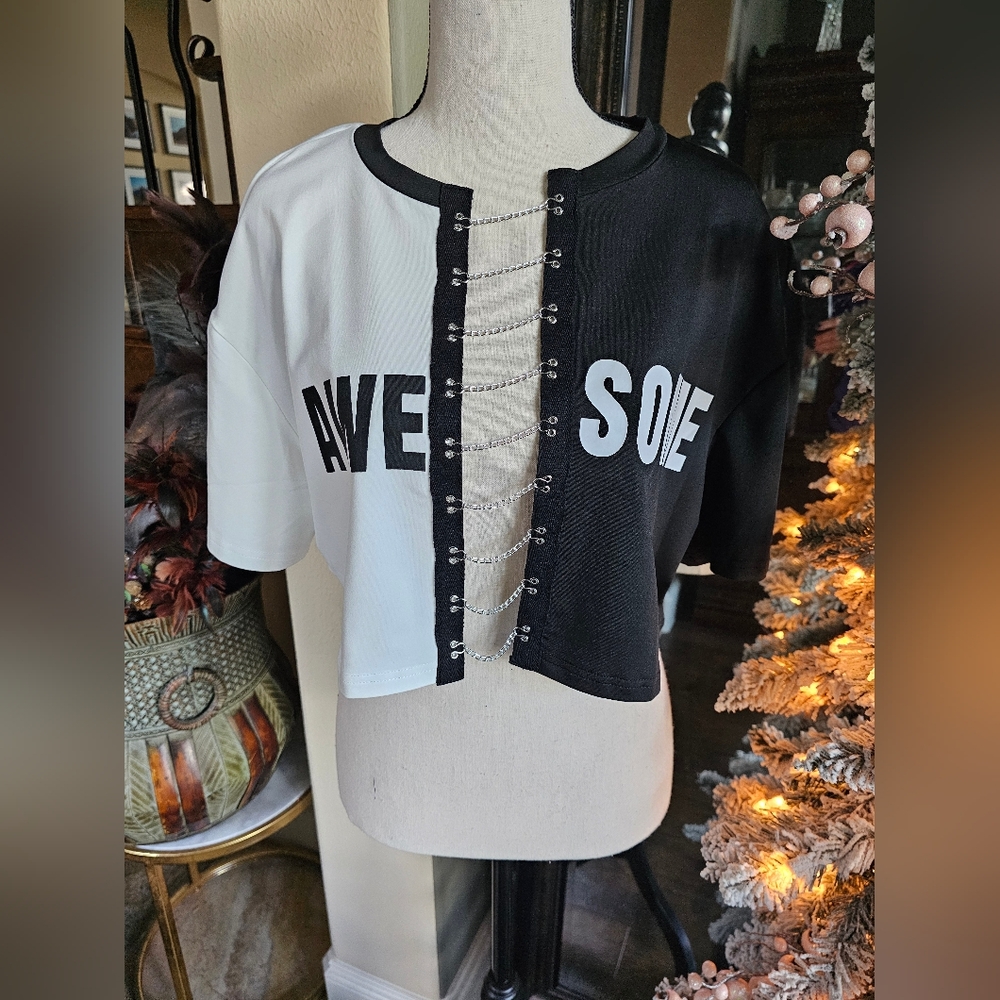 Open Chain Link Front Super Cute Crop